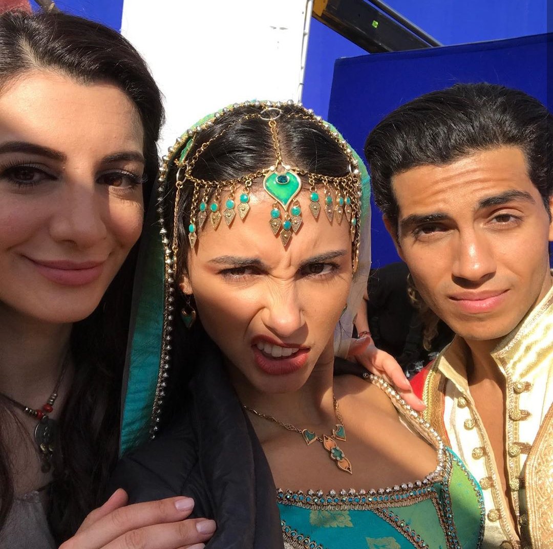 新鮮なたまご さかした 実写版 アラジン のキャスト陣がオフショットまでまた最高になかよしでめちゃくちゃ癒されてる なにしてるのジャスミン王女かわいいな みんなかわいい そして顔の造形が美しすぎる アラジン Aladdin Jasmine