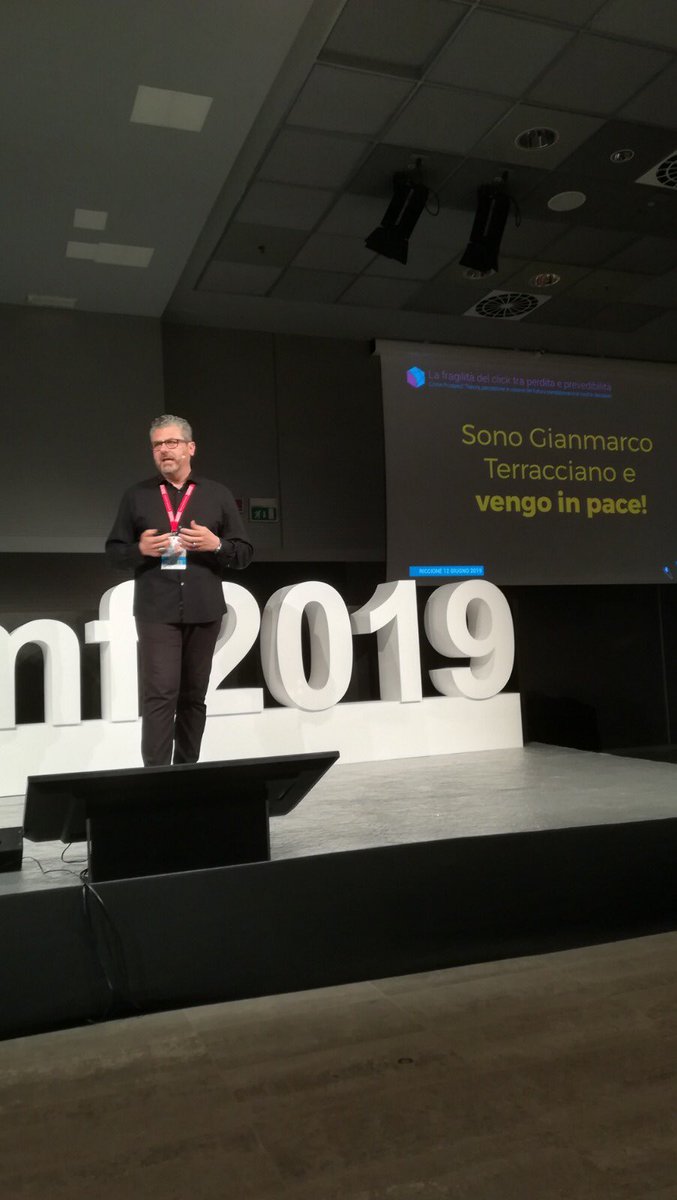 SDMfest's tweet photo. 🎙Gianmarco #Terracciano: “L’utente a cui mi rivolgo riuscirà a prevedere le conseguenze del suo click?”. 🤔

#sdmf2019 #digitalmarketing #socialmediamarketing https://t.co/WmnIa3JnYu