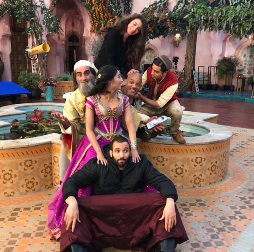 新鮮なたまご さかした Auf Twitter 実写版 アラジン のキャスト陣がオフショットまでまた最高になかよしでめちゃくちゃ癒されてる なにしてるのジャスミン王女かわいいな みんなかわいい そして顔の造形が美しすぎる アラジン Aladdin Jasmine