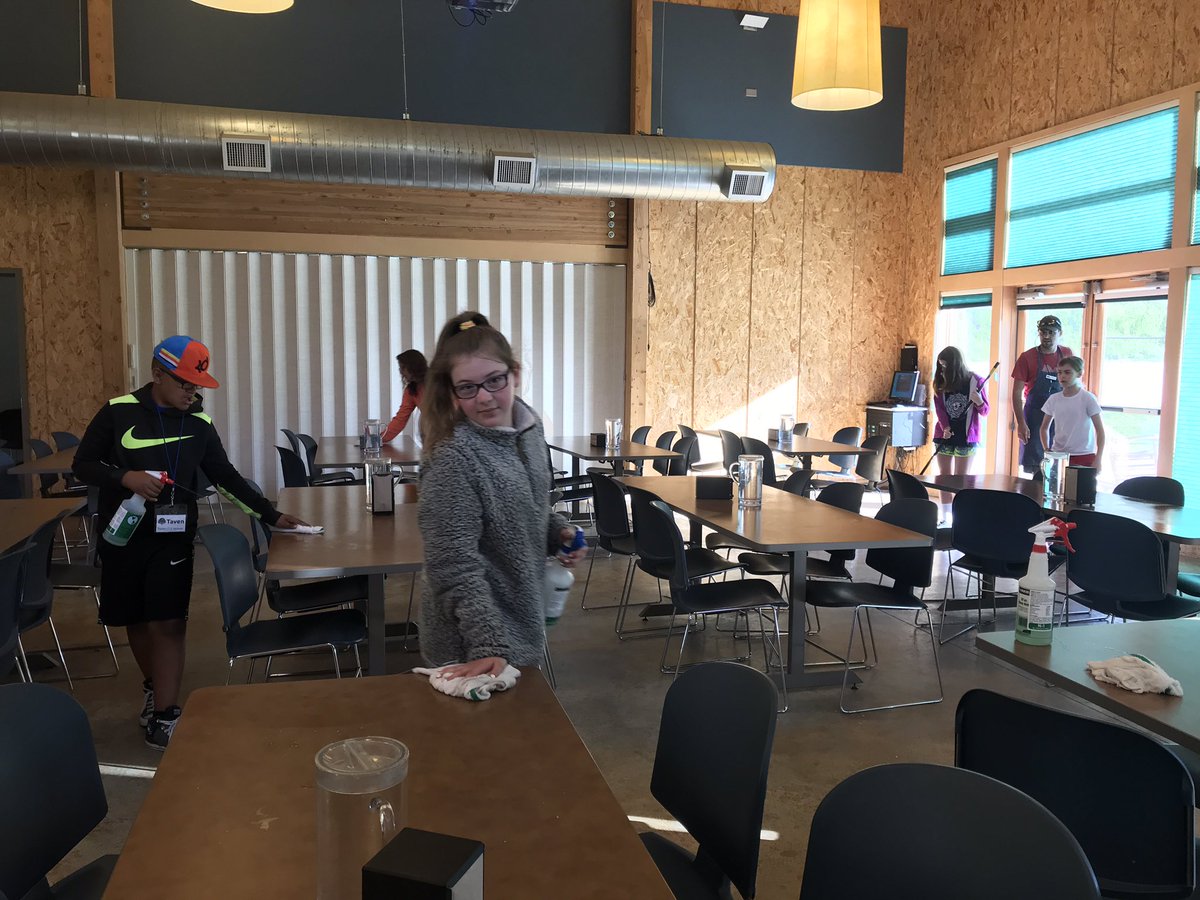Kelly_Isenogle's tweet image. Look parents! Your kids love cleaning up after breakfast, and they’re good at it too! #tetonsCPS #breakfaststewards