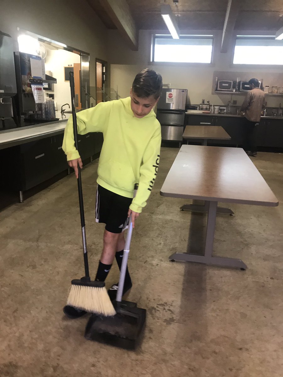Kelly_Isenogle's tweet image. Look parents! Your kids love cleaning up after breakfast, and they’re good at it too! #tetonsCPS #breakfaststewards
