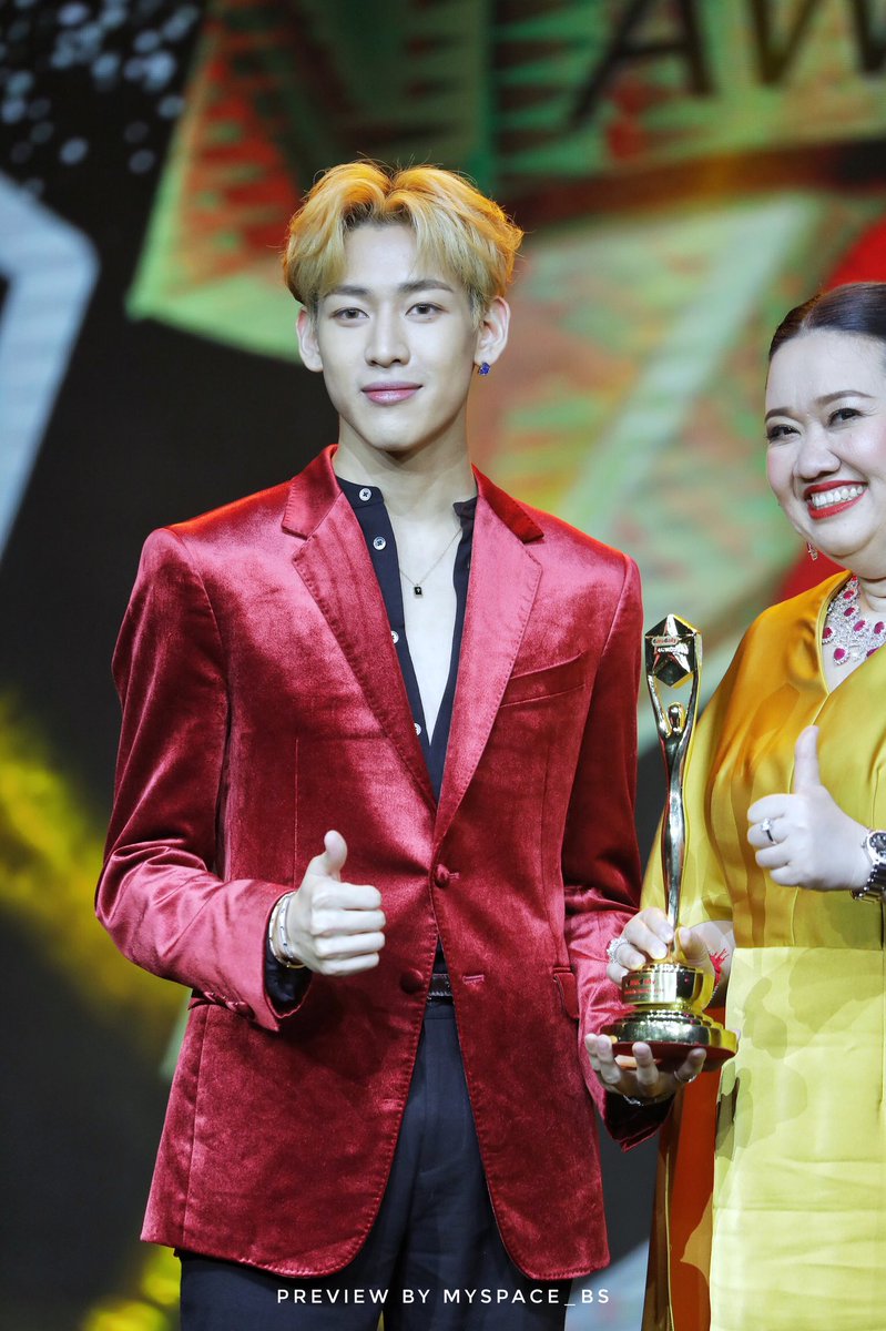 myspace_bs's tweet photo. 190612 ยินดีด้วยนะคับ เป็นรางวัลของพวกเรา ทั้งแบมและอากาเซเนาะ 💚 @BamBam1A

#daradailyXBamBam
#daradailyaward8
#BamBam #뱀뱀 
#GOT7 #갓세븐 https://t.co/OdeprBuCL7