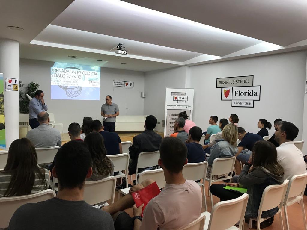 floridauni's tweet photo. Empezamos!! I Jornadas de psicología y baloncesto 🏀 #baloncesto #coaching #psicologia #masterdeporte #bschool https://t.co/uWDdz5ZNOT https://t.co/lbb1WySCIa