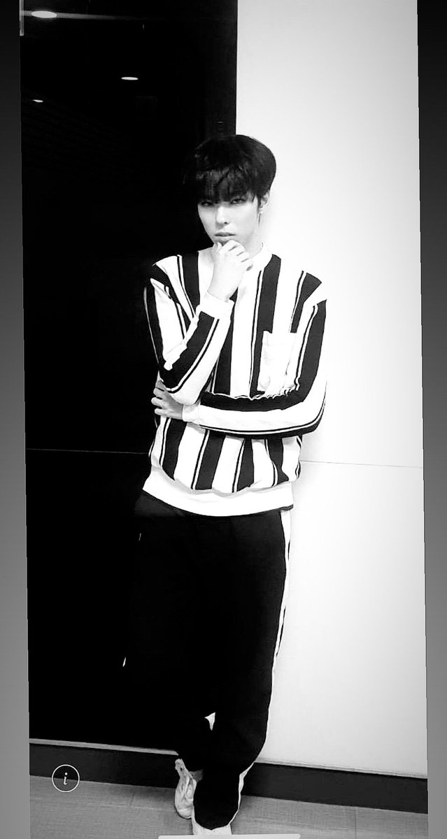 instagram.com/p/Byb4UetpMU4/…
⇧↑インスタ更新したんで✍️🤳
ストーリーとかの更新率高めやからチェックしてね〜
壁と服とマッチしてるしょ🌝

Black White  Bnw ver.2
Tap the link and check it
#ZBoys #ZGirls #zpop