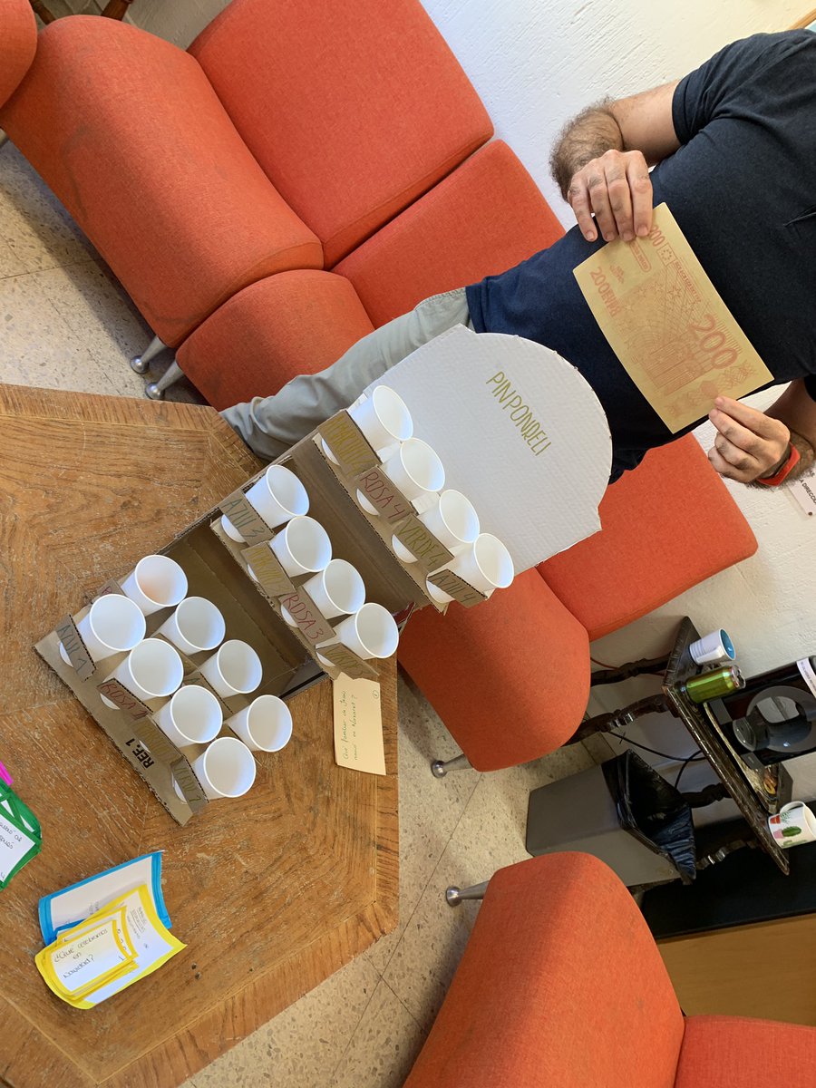 c13okapy's tweet photo. Los profes también aprendemos jugando con los trabajos de los alumnos elaborados en “Relilandia”. #serprofemola #alumnosquemolan #relilandia #siempreasunción #innovation @AsuncionCblanca https://t.co/8iv9hCecy6