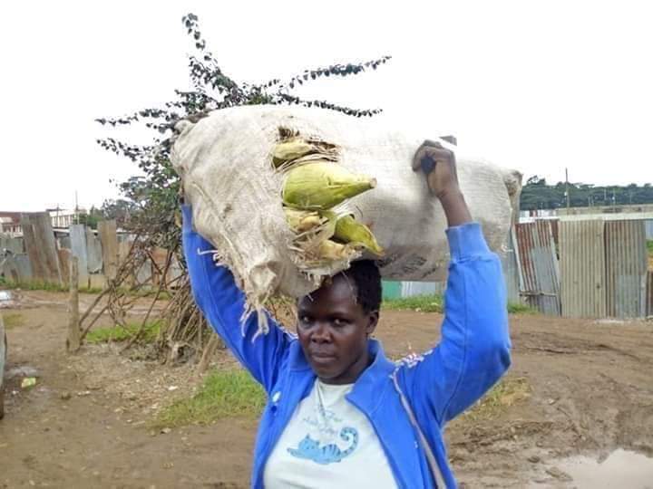 MheshimiwaKaka's tweet photo. Atieno is an entrepreneur whom Deputy President bought Mahindi choma from her in Dagoreti. Yesterday we were served with Images and posts from Kieleweke bloggers alledging it was stage managed.@CaptainDominicO @tumainikagendo @real_damsa @AlmamyMoha @TEAMRUTO2 @IbrahimRahow https://t.co/vVTJPvjZrs