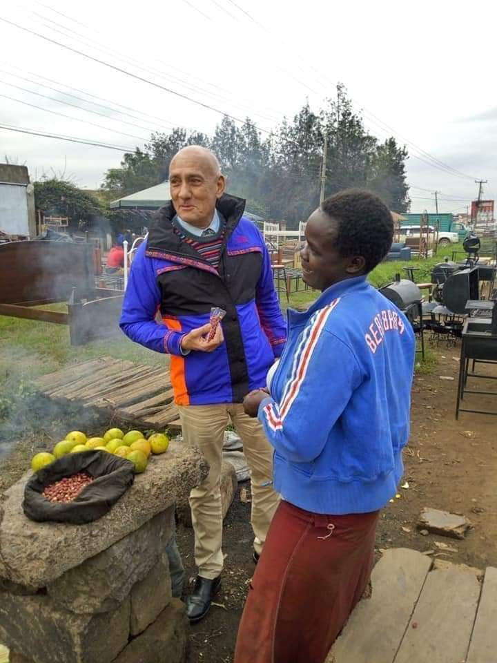 MheshimiwaKaka's tweet photo. Atieno is an entrepreneur whom Deputy President bought Mahindi choma from her in Dagoreti. Yesterday we were served with Images and posts from Kieleweke bloggers alledging it was stage managed.@CaptainDominicO @tumainikagendo @real_damsa @AlmamyMoha @TEAMRUTO2 @IbrahimRahow https://t.co/vVTJPvjZrs