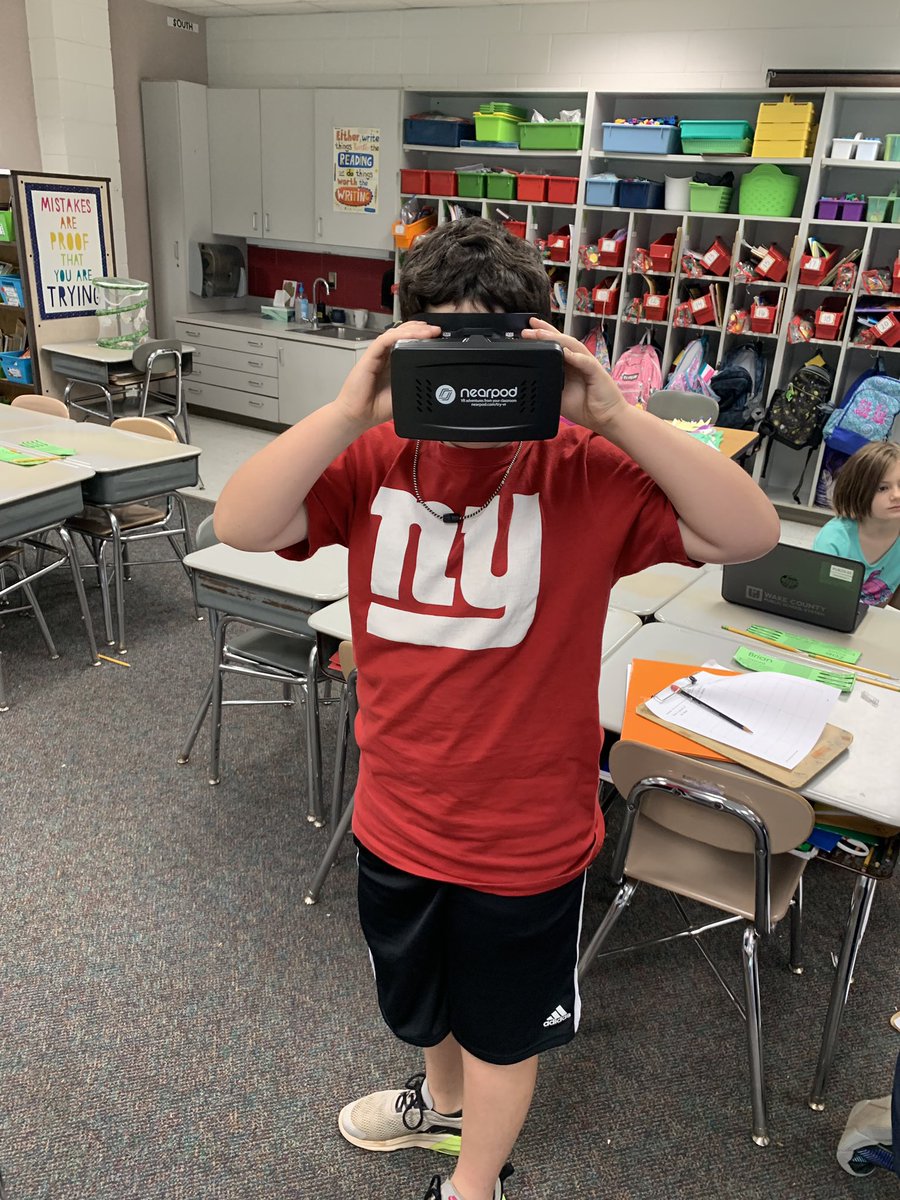 saguarosin2nd's tweet image. Exploring the Mayan pyramids with @nearpod  to identify shapes and describe their attributes! #PUEGlobal #EDTech @PleasantUnionYR @krbiles @nearpod