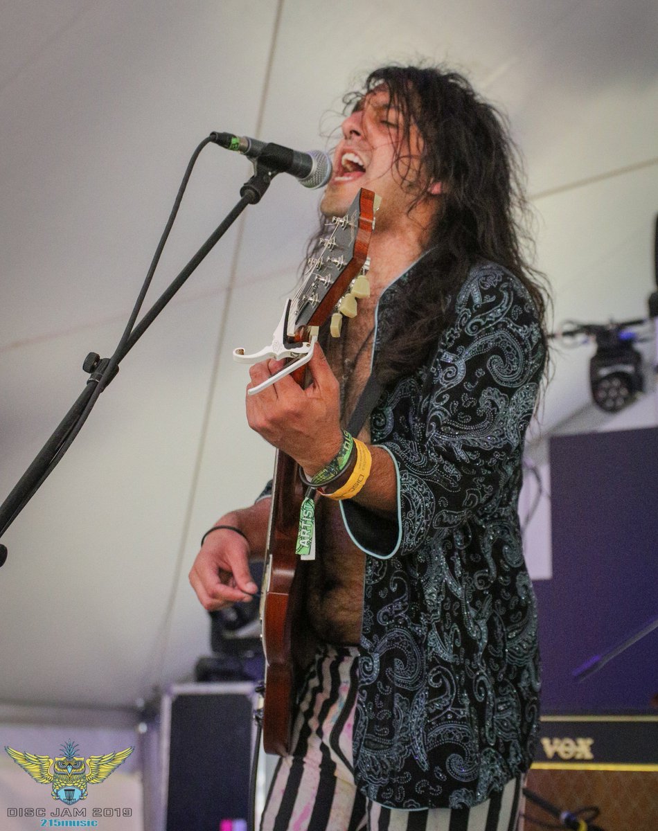 215Music tweet media