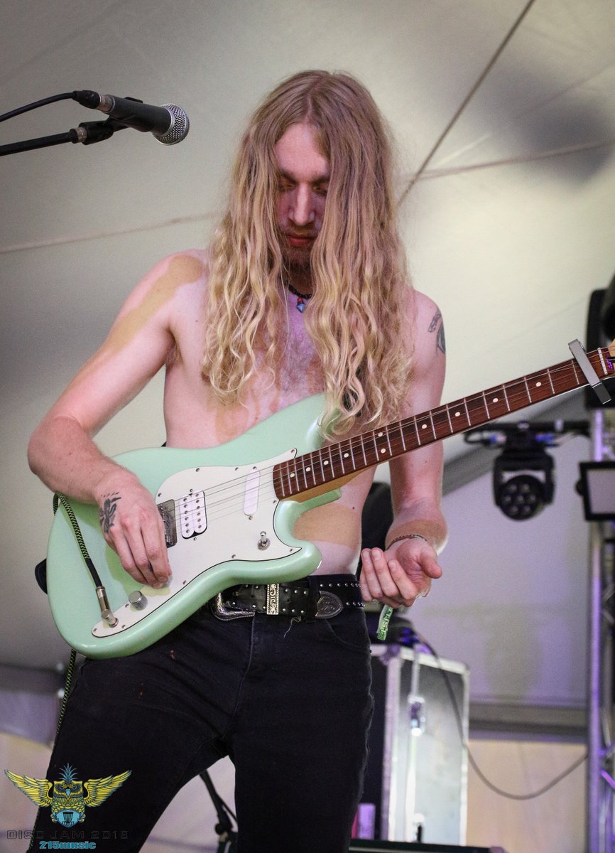 215Music tweet media