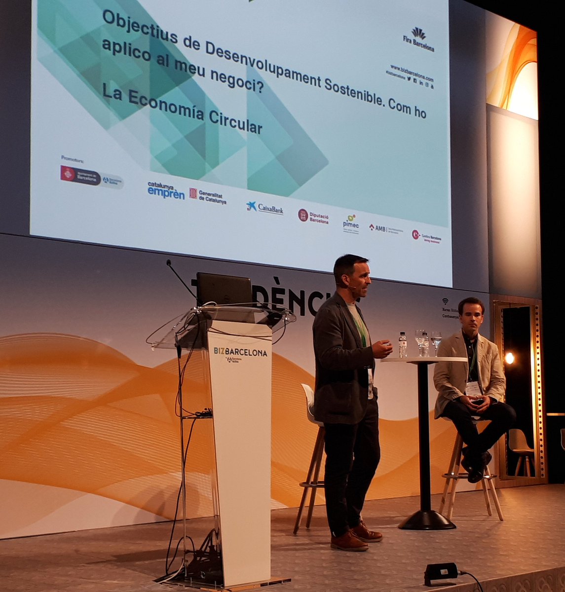 JoanBarfull's tweet photo. @pimec present en el @bizbarcelona parlant d'Economia Circular, Servitització, nous models de negoci més sostenibles, amb @Leonpcarlos i @JordiOliverSola https://t.co/dogawAyn9W