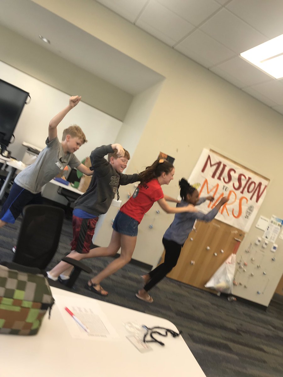 noyceinternsXU's tweet photo. Dance party!! #astronomicalastronauts https://t.co/r9LDQnDbyi