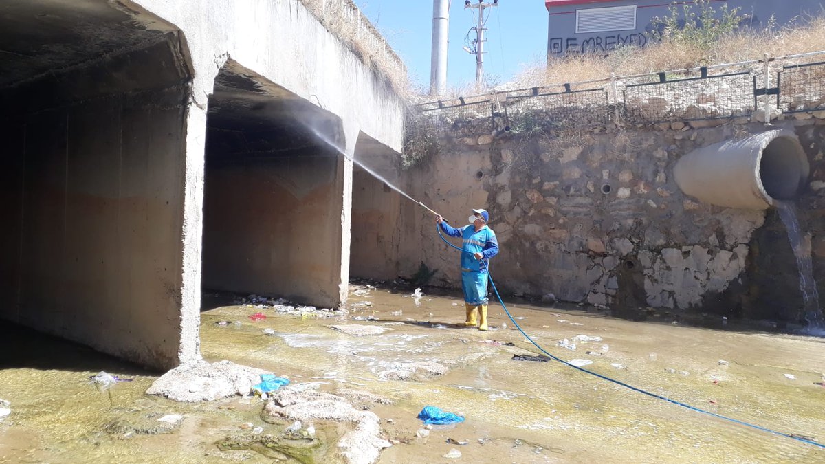 EyyubiyeBel's tweet photo. İlçe genelinde ilaçlama çalışmalarına ara vermeden devam ediyoruz. 

Mahalle mahalle, cadde cadde, sokak sokak her alanda ekiplerimiz hummalı bir şekilde çalışma yürütüyor. https://t.co/qZd4cPXzGv