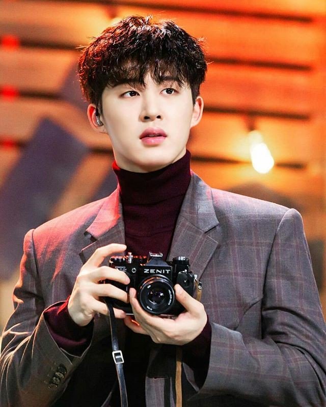 Black_Kwang17's tweet photo. Uno de los mejores lideres del kpop compositor coreografo rapero el es mi Bias en ikon y la verdad no me imagino a los chicos sin el.Fuerzas ikon y ikonic Esta exol esta con ustedes en estos momentos asi como ustedes han estado x nosotros en momentos dificiles 
#FOREVERWITHHANBIN https://t.co/5NIdkd82ZN