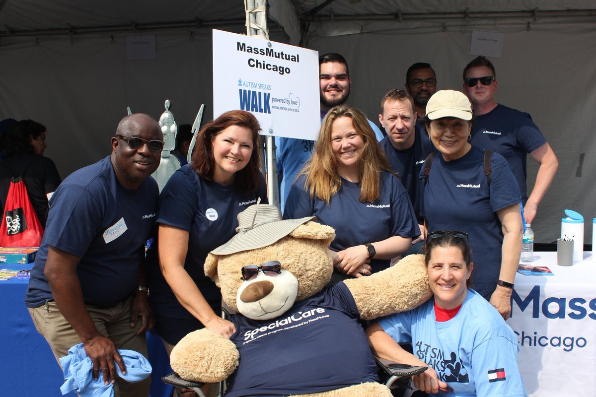 MassMutualChi's tweet photo. MassMutual Chicago supporting the Autism Speaks walk in Chicago! Thank you to everyone who made the day special. #mmchi #autismawareness https://t.co/higQif2IqJ