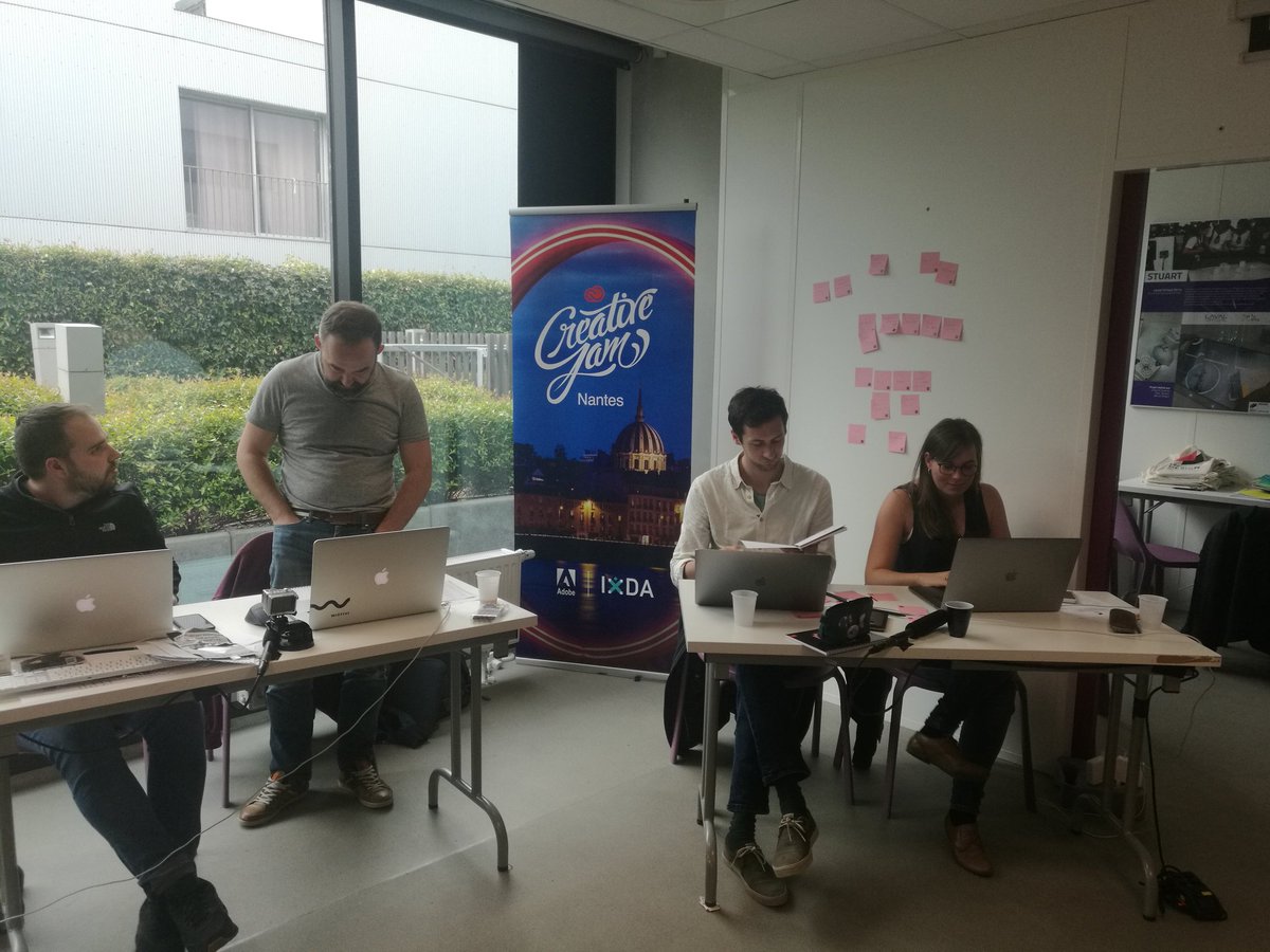 Team #onepoint en plein travail à 2h du pitch de la #creativejam de #Nantes