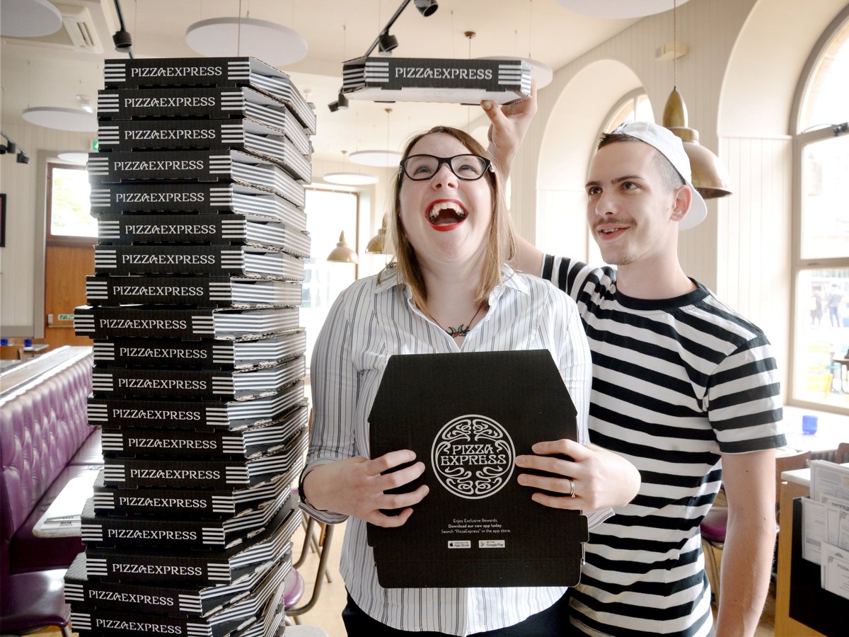 Winner Teresa O’Connor, of our <a href="/Highlandhospice/">Highland Hospice</a> raffle prize - 'Win your height in pizza' gets measured up in pizza boxes by <a href="/PizzaExpress/">PizzaExpress</a> chef Florin Scintei 🍕#HighFoodieFest
