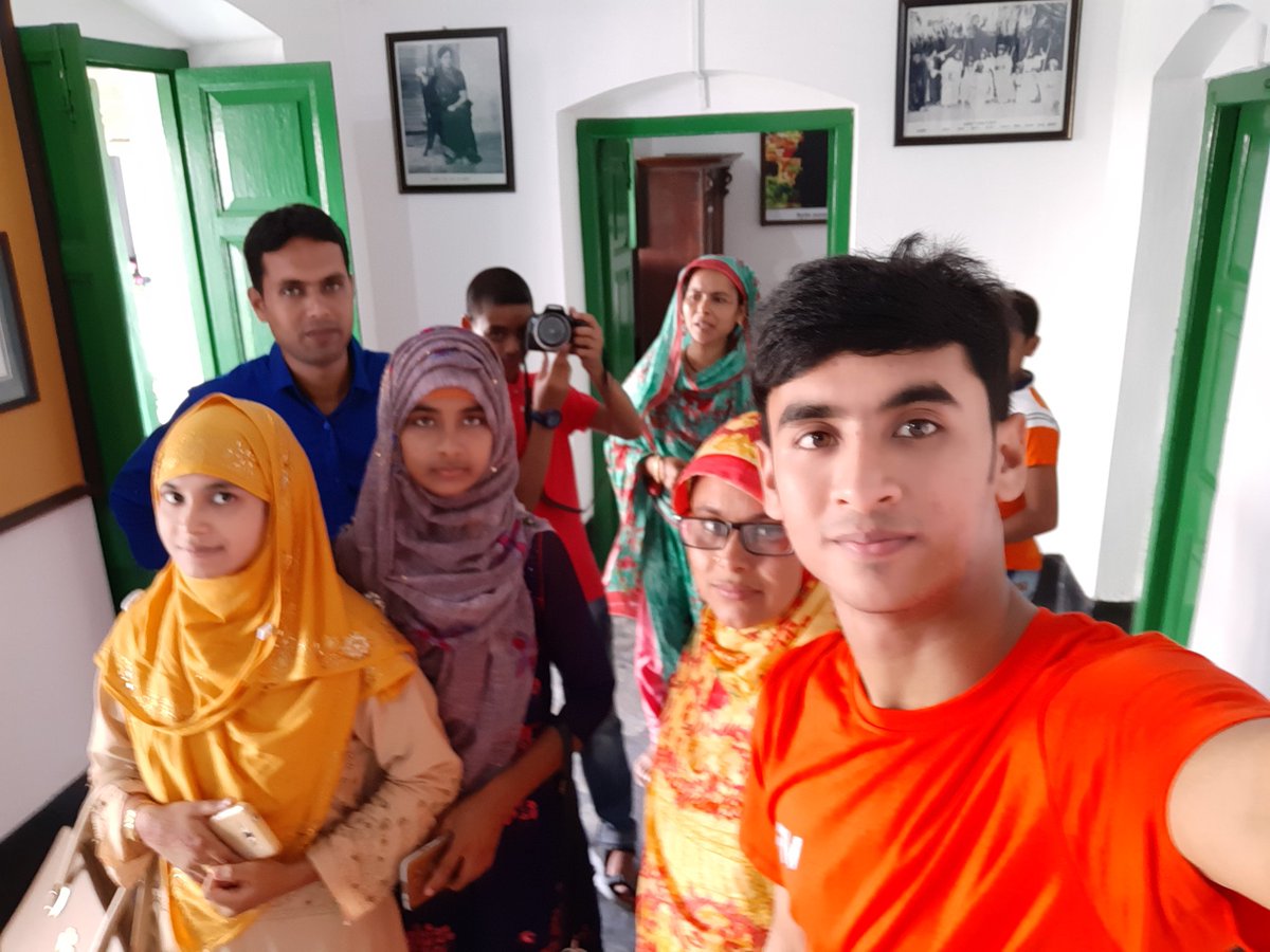 MahidRemon's tweet photo. #EidAlFitr2019
#ghoragori
#protessor
#enjoyment
#with_friends_familly
#Mahid_hasan https://t.co/auLj10NE2u