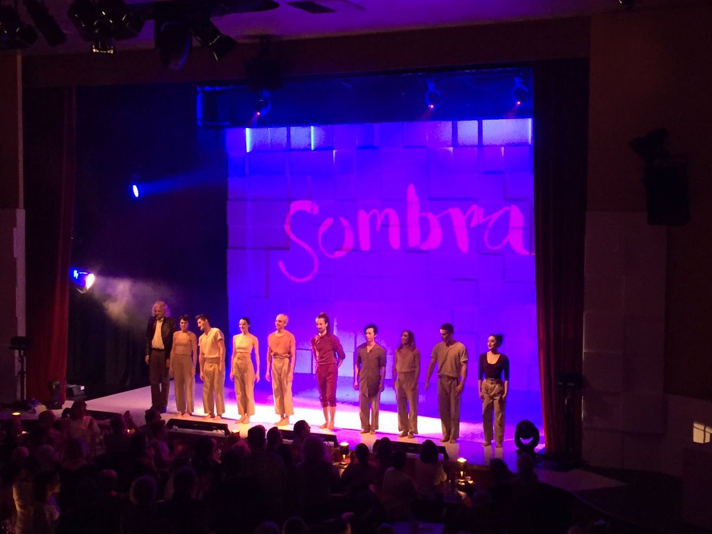 ju_desuca's tweet photo. ドイツでツアー中の舞台『SOMBRA』
がとてもタイプで感動して感想を書きたいんだけれど、
私の周りの方は圧倒的に日本にお住まいの方が多くて
なんで分かち合えないこの感動…ッ
歯がゆすぎて精神に異変をきたしているので
舞台のキャストさんの感想を書きます
#SOMBRA
#GOPESSEN
#GOPKUENSTLER https://t.co/jGUVlJqwZM