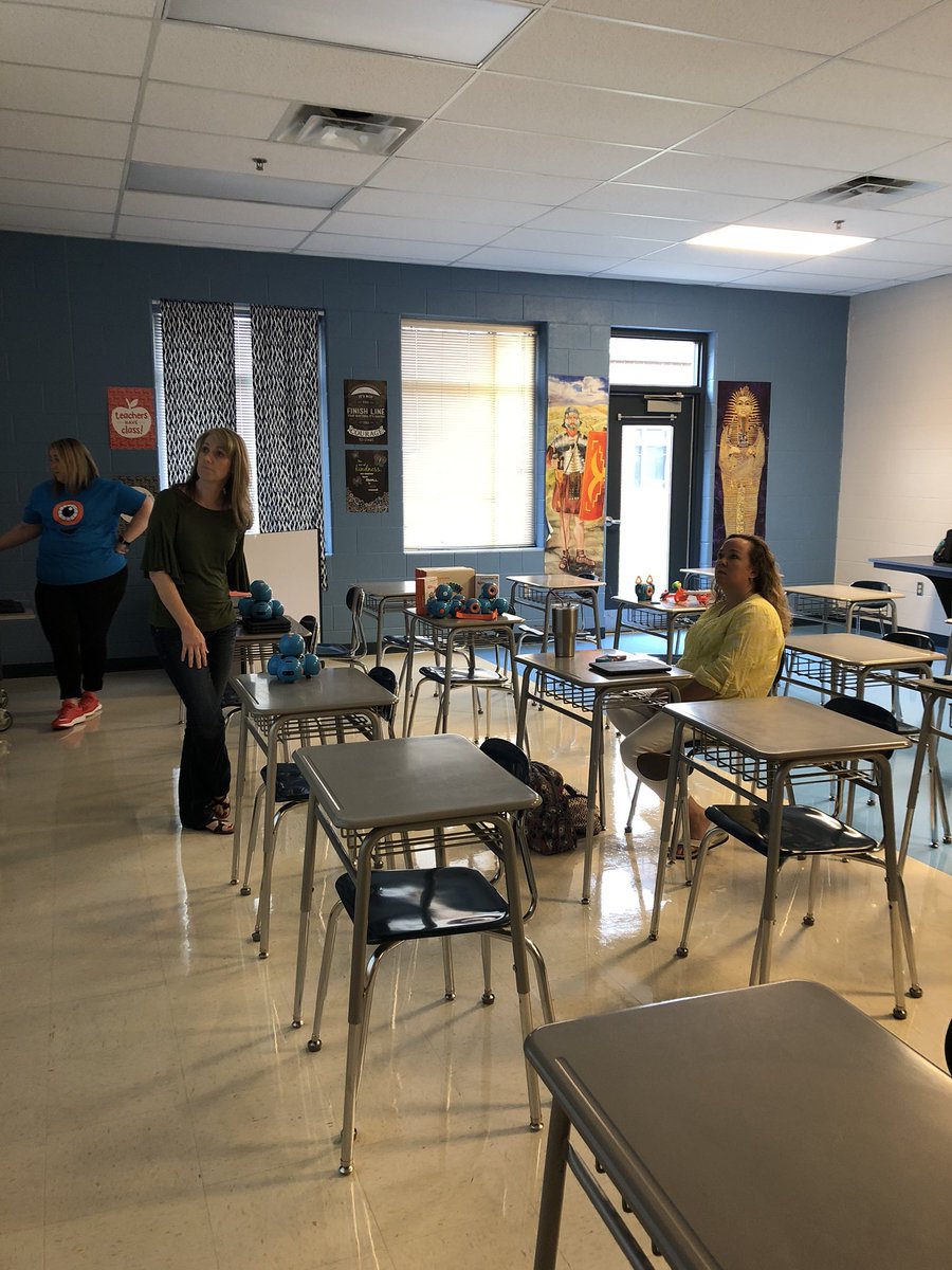 techiecherri's tweet photo. Robots??? Maker spaces???@rucoschools media specialists want to know how they can get a set.#RuCoShift2 https://t.co/KeAnKpBzuC