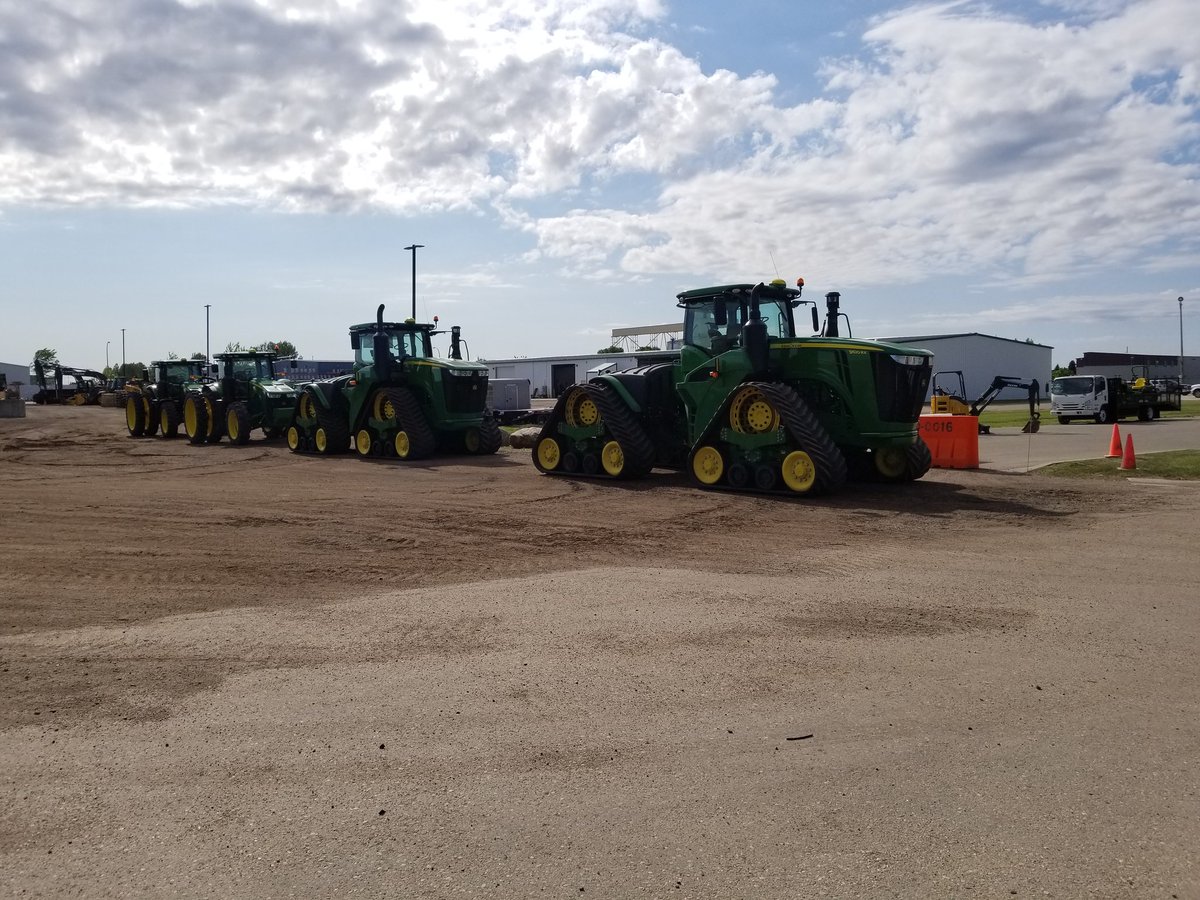RDOBryceK's tweet photo. Lined up and ready for #Moorheads #DayofPlay. Come out for a ride in a #JohnDeere tractor! @rdoequipment https://t.co/TVMIc8YFsR