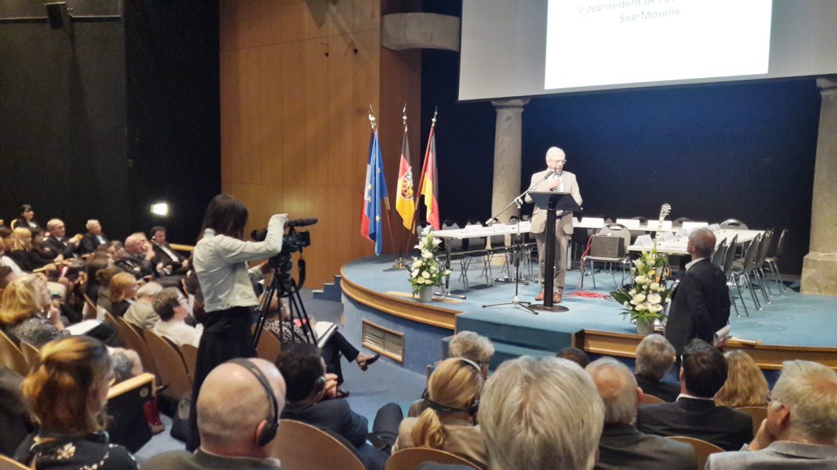 Eurodistrict (@saarmoselle) on Twitter photo Unterzeichnung der Gesundheitsvereinbarung MOSAR am 12. Juni 2019. Vereinfachung deutsch-französischer Gesundheitsleistungen für die Bewohner in der Grenzregion. #neurochirurgische oder #kardiologischeNotfälle
<a href="/ars_grand_est/">ARS Grand Est</a> <a href="/saarland_de/">Das Saarland</a> <a href="/thomasgebhart/">Thomas Gebhart MdB</a> Unterzeichnung der Gesundheitsvereinbarung MOSAR am 12. Juni 2019. Vereinfachung deutsch-französischer Gesundheitsleistungen für die Bewohner in der Grenzregion. #neurochirurgische oder #kardiologischeNotfälle
<a href="/ars_grand_est/">ARS Grand Est</a> <a href="/saarland_de/">Das Saarland</a> <a href="/thomasgebhart/">Thomas Gebhart MdB</a>