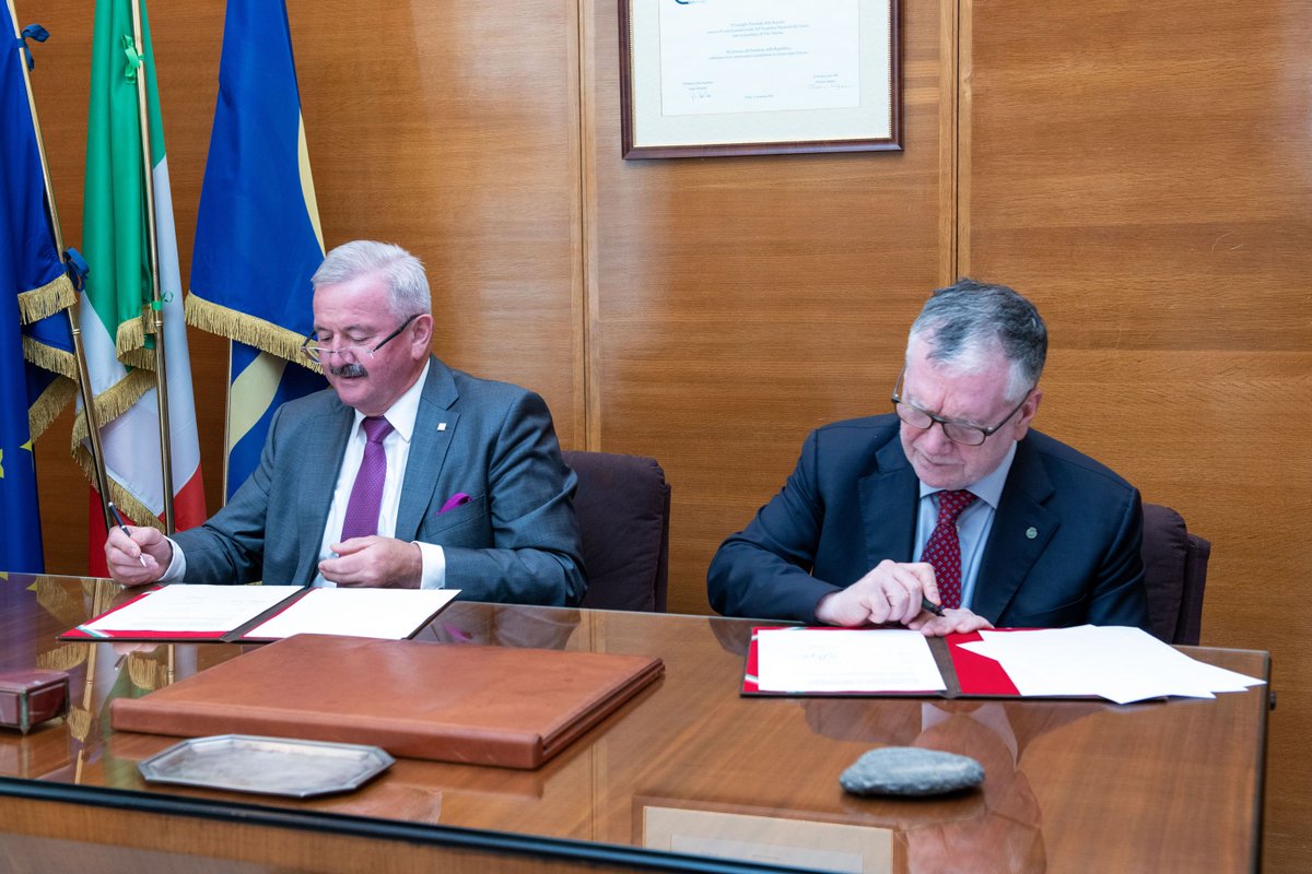 CNR Consiglio Nazionale delle Ricerche (@cnrsocial_) on Twitter photo 🖊️#Cnr e <a href="/Fraunhofer/">Fraunhofer-Gesellschaft</a> Memorandum of Understanding
Siglato ieri dal presidente #Inguscio e dal presidente #Neugebauer l'accordo per lo sviluppo di attività congiunte tra cui:
#comunicazioniquantistiche #agricolturaintelligente #beniculturali #Industria40
👉 cnr.it/it/intervento-… 🖊️#Cnr e <a href="/Fraunhofer/">Fraunhofer-Gesellschaft</a> Memorandum of Understanding
Siglato ieri dal presidente #Inguscio e dal presidente #Neugebauer l'accordo per lo sviluppo di attività congiunte tra cui:
#comunicazioniquantistiche #agricolturaintelligente #beniculturali #Industria40
👉 cnr.it/it/intervento-…