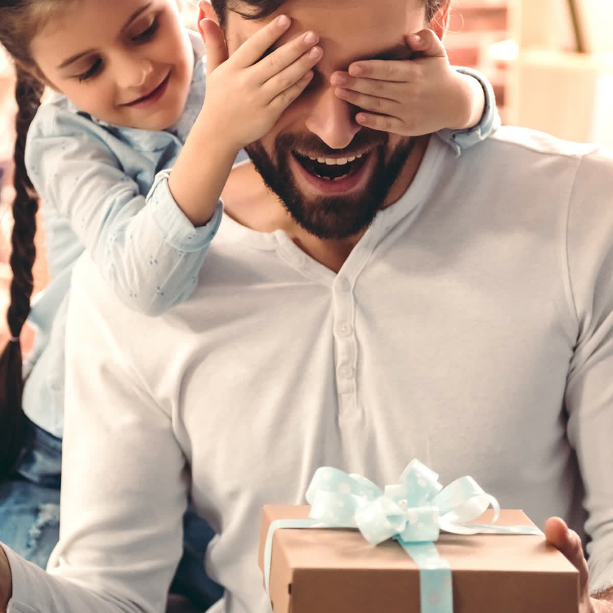 👉When you buy more, you save more. This Father's day, when you get dad a new phone, save $50 on his new #galaxywatch as well! 
🚶‍♀️Come in to your local MBA store to take advantage of this hot deal. 
▫
#mba #verizonwireless #verizon #verizondeal #phonedeal #galaxywatch