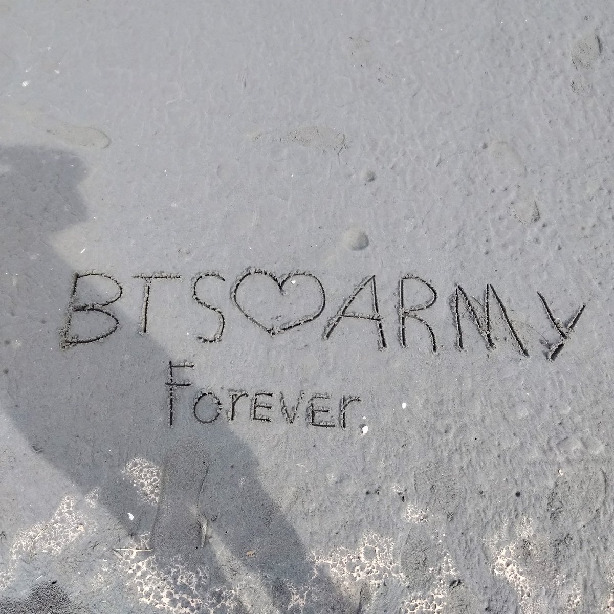 Ly_ly1806's tweet photo. Hãy giữ mãi thanh xuân vĩnh hằng này cùng nhau nhé!!💜
#6YearsWithOurHomeBTS
#6YearsWithLuv https://t.co/5Cfi8wl4iR