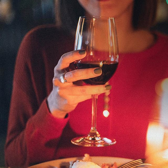 VinotecaGT's tweet photo. ¡Hoy es #MiercolesDeVino!
Consientete con un buen vino ¡Te lo mereces! ❤️🍷
¡Te esperamos!
--
#Guate #Guatemala #GuatemalaCity #Vinoteca #VinotecaGT #CorazonContento #WineGram #WineTime #WineLover #WineLovers #Wine #Vino #Winestagram #InstaWine #WinesOfInstagram #WineTip #Win… https://t.co/TiyH7oILyc