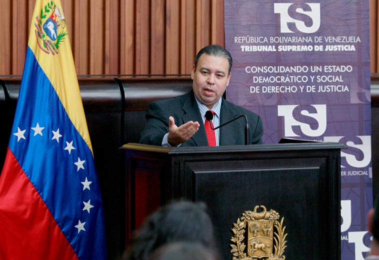TSJ_Venezuela's tweet photo. Realizada en el TSJ conferencia sobre el "Sistema de Gobernanza global y Meta lenguaje civilizatorio" https://t.co/FEe4Axy9R3 https://t.co/Cye00MuRtM