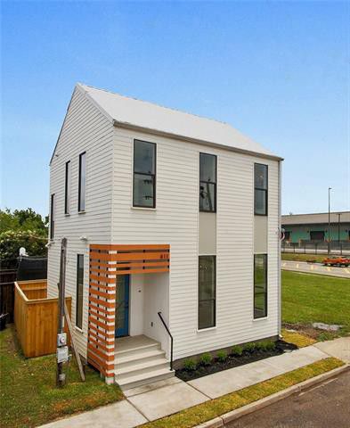 AuthenticTitle's tweet image. Double the fun! New Construction in TWO locations! 411 Toledano St, New Orleans conta.cc/2R95dG1