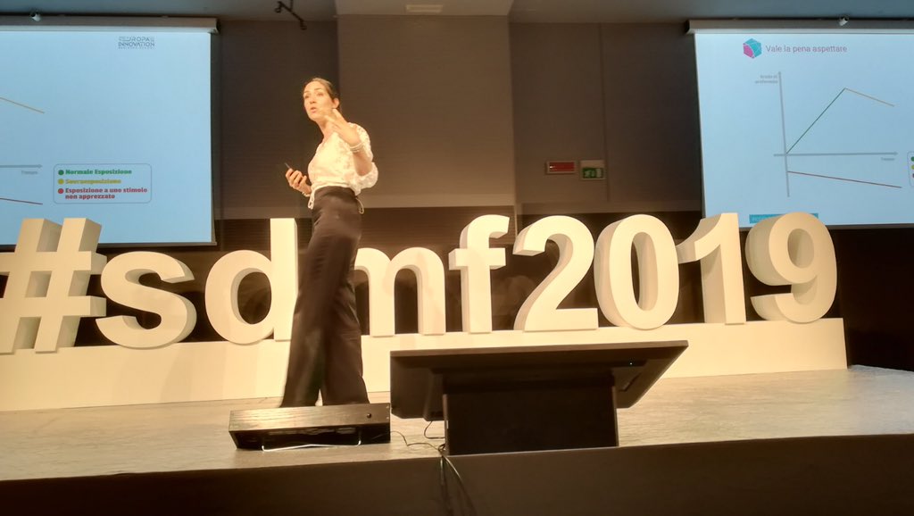 SDMfest's tweet photo. 🤟🏻 È il turno di Carlotta #Silvestrini. 

🎙 “Nessuno ha il coraggio di parlare a voce alta se non crede nei propri valori”. Giusto? 😜

#sdmf2019 #socialmediamarketing #sportbusiness https://t.co/lGdXgKByuG