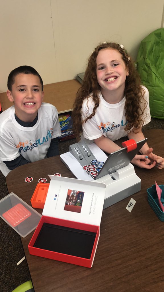 MrsSmithFTS's tweet photo. Osmo racers! Last days of 4th grade! #4thgrade #funonawednesday https://t.co/T6QEVPQ2V1