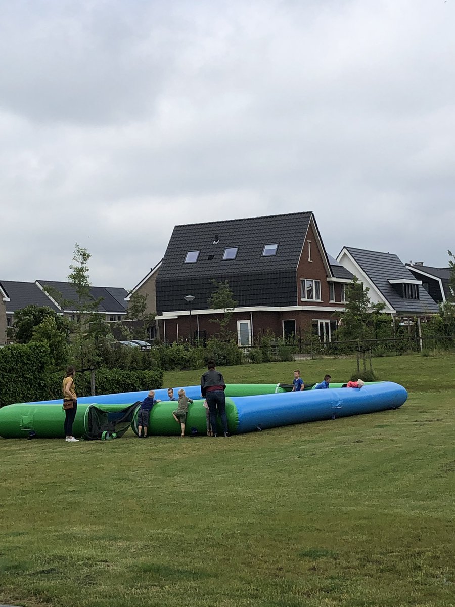 Ondanks de regen vanmiddag, genieten we van de zon bij #buitenspeeldag in #zeewolde! @jantjebetonline #platina