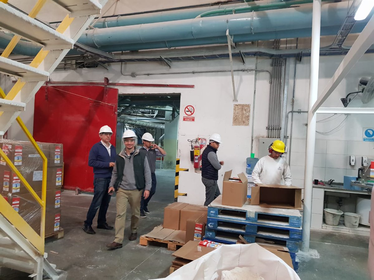 CompaniaOficial's tweet photo. Visitamos Molino Pilar, con productores de la zona de #Gualeguaychu, #Entre Rios y observando el proceso de molienda de #trigo.🌾
#EstarEnBuenaCompañía https://t.co/8tfKsx3Xwg