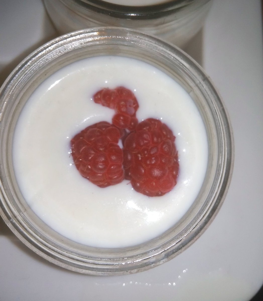 AdrienneOlivier's tweet image. @xeyedmess @Banting7DMP #adminchallenge feed 1 pax for R10,00
Cost-2 meals for 4 people=R13,15 pp. 
R16,45 with yoghurt.We didn&apos;t have yoghurt
Brunch boiled eggs &amp;amp; cherry tomato. 
Dinner-Danish Feta &amp;amp; Spinach Quiche, cherry tomato, a slice of @BantingBLVD Bread with bone marrow.