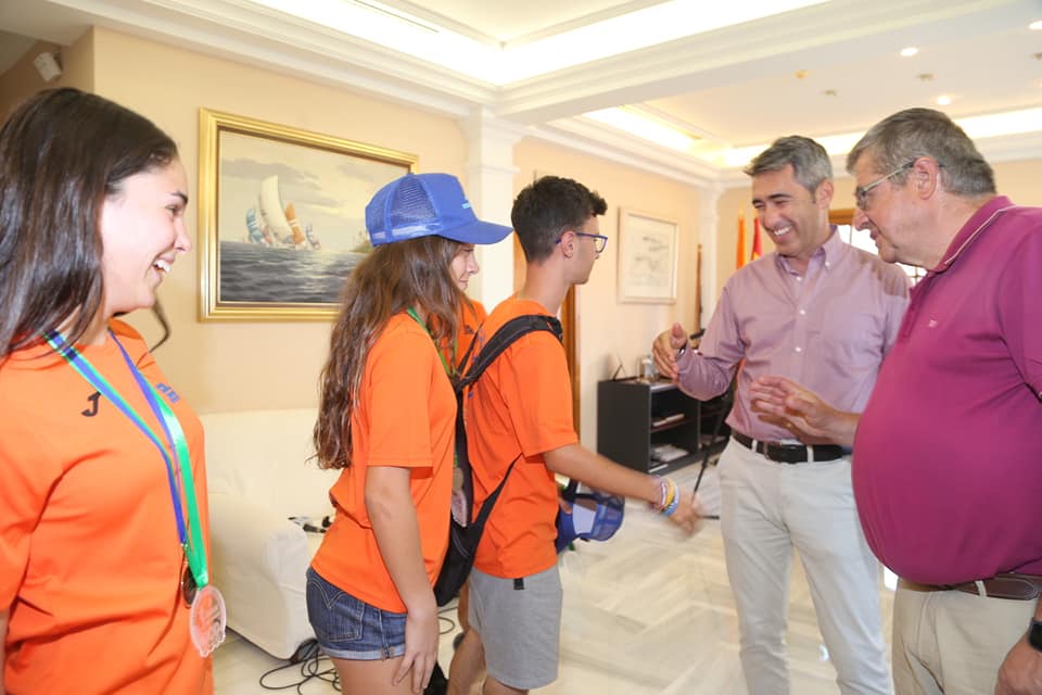 Ayer también me reuní con los deportistas de <a href="/Benalpatin/">Club Benalpatín</a> a los que recibimos para celebrar sus medallas en campeonatos de España y Andalucía en su categoría.

Enhorabuena!!!

#BenalmádenaEsDeporte
#BenalmádenaSeMueve