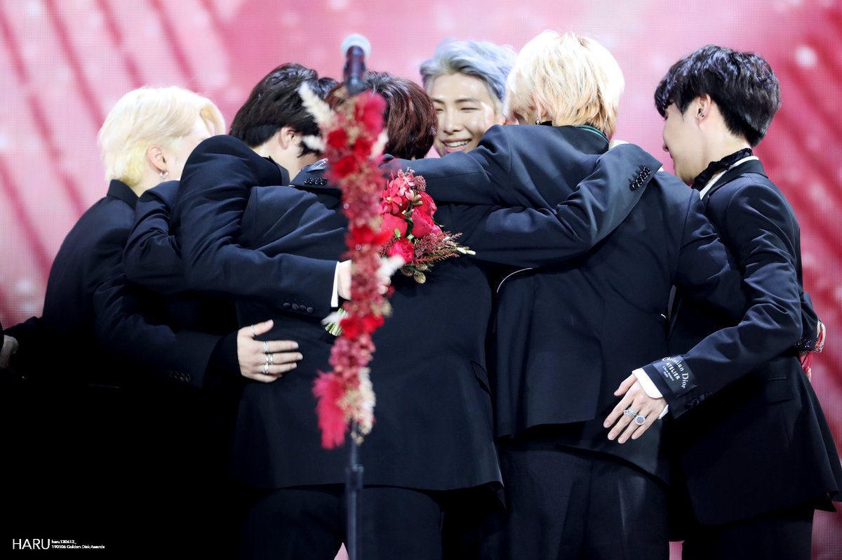 amy_suong's tweet photo. 6 năm một chặn đường 💜 
@BTS_twt
#방탄6주년보라해 
#방탄6주년ᄎᄏ 
#6YearsWithBTSOurHome
#BTS6YEARS 
#6YearsWithOurHomeBTS
#RewindWithLuv 
#BTSFESTA2019
#WePurpleYouBTS https://t.co/4eTUjzViUF https://t.co/NStUNS0B2L