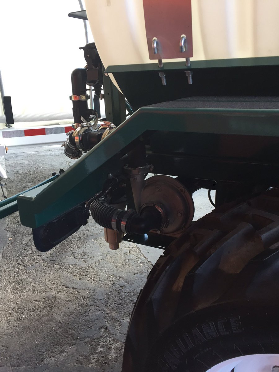 WESTFLOWCOMPANY's tweet photo. Almond Day Fresno Fairgrounds #westflowcompany #microtrak @Acepumps @pacerpumps @udorusa @greenleaftechnozzles https://t.co/bJ0EGNkBfq