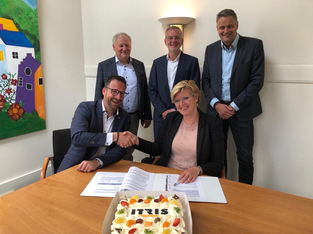 Gisteren heeft DGW Rijssen de overeenkomst getekend voor de verlenging van het gebruik met ViewPoint. Ze hebben een dusdanig vertrouwen in ons dat zij weer voor 7 jaar hebben getekend. Hartelijk bedankt voor het vertrouwen. Wij kijken weer uit naar een fijne samenwerking.