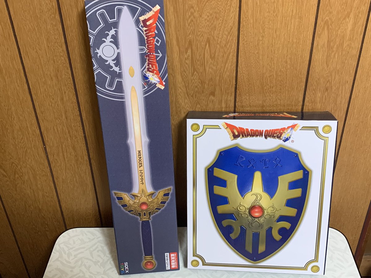 ぬいぐるみ好きな一般市民 らくいつ Tren Twitter スマブラにドラクエ勇者参戦ということで勇者の装備である我が家のロトの剣 ロトの盾を紹介 この装備で旅に出てみたいものだ ドラクエ11 ドラクエ3