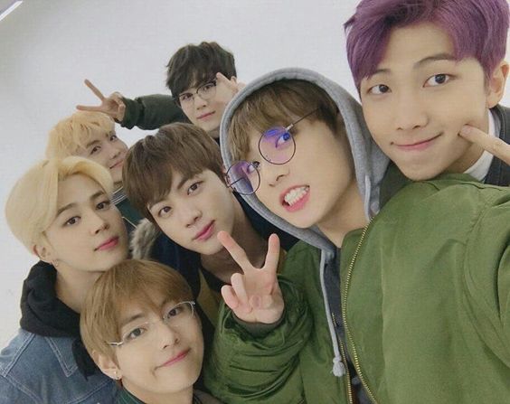 stefiexxx's tweet photo. #6YearsWithOurHomeBTS
happy anniversary wonderful and precious boys 💜thank you for your time and love 💜 i purple you with all my heart 💜 @BTS_twt https://t.co/hOEIG9m87x