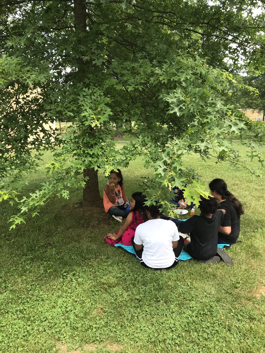 Fourth grade picnic @JohnnycakeElem #KnowUsKnowOurStrengths #endofyearfun