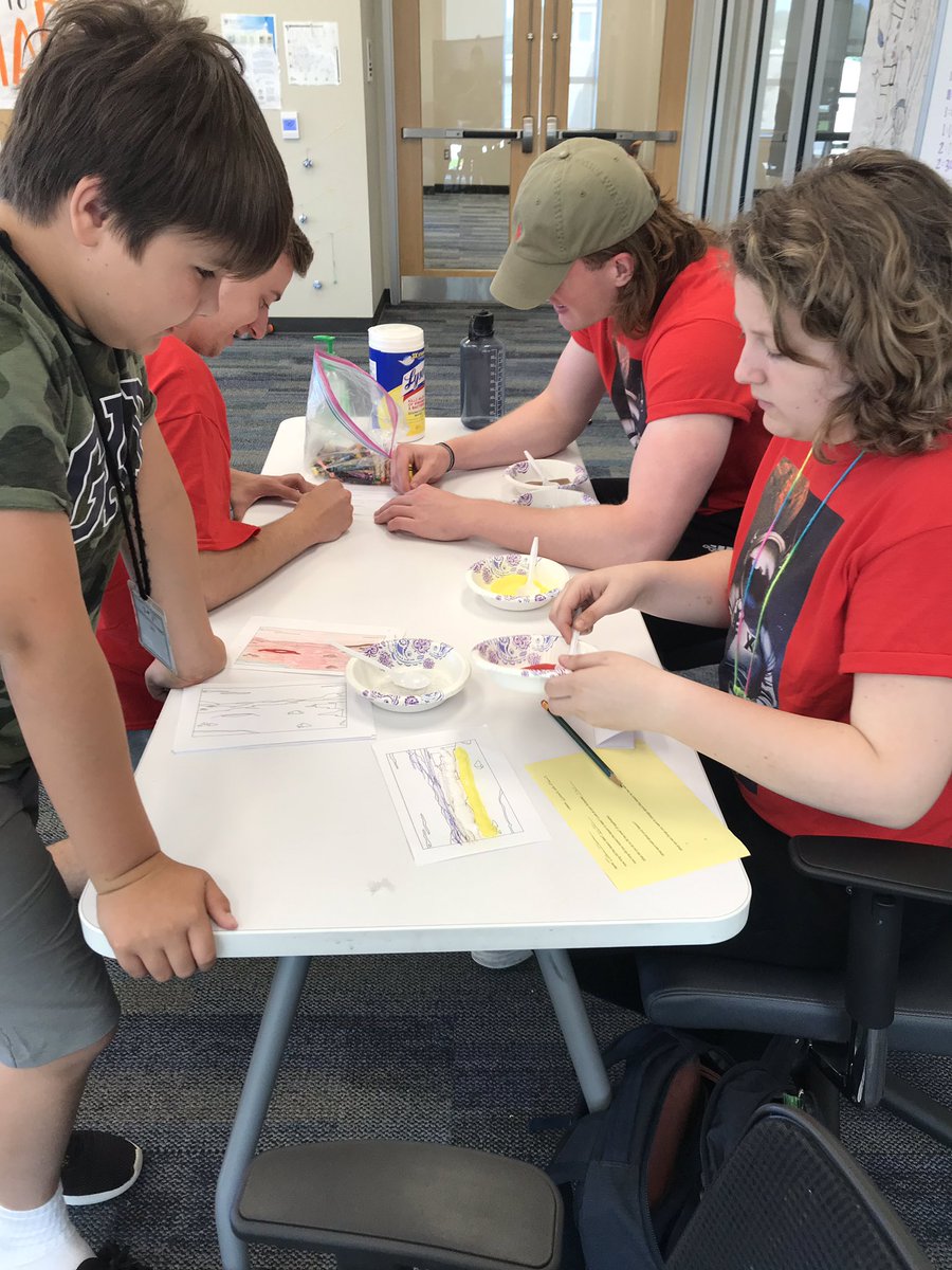 noyceinternsXU's tweet photo. Learning about the colors of mars! #astronomicalastronauts https://t.co/QbsfTuPmvE
