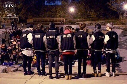 tomokook0821's tweet photo. 6周年おめでとう
これからもずっと7人の歩く道について行きます。
#BTS6th_WeHaveEachOther
#BTS6TH https://t.co/nzJbJpOtEG