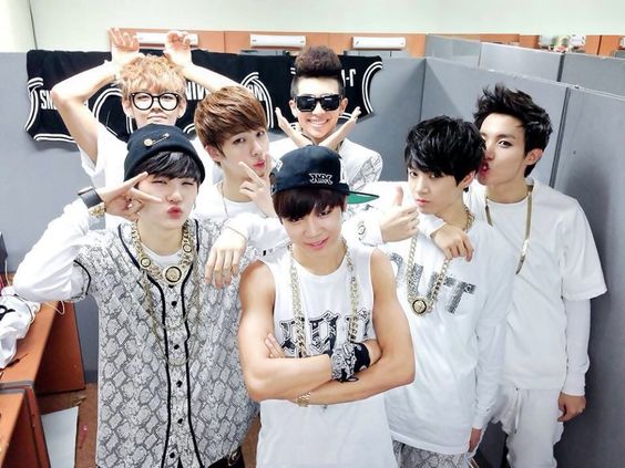stefiexxx's tweet photo. #6YearsWithOurHomeBTS
the most successful people of our generation, Happy Anniversary 💜
to the young Namjoon i love you  even with this hairstyle  💜
"I worked all night, everyday while you were out clubbing"
@BTS_twt https://t.co/EwNR26lMFH