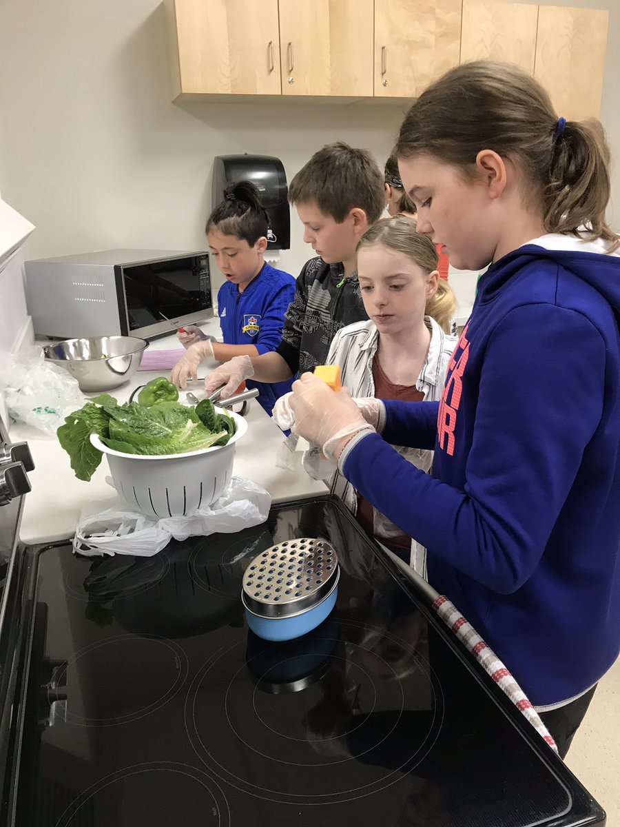 heronscrossing's tweet photo. It’s time for #ChoppedHCS! It’s the @MswRvs group up first! Stay tuned for judging! #hcsrvs #rvsed #grade5 https://t.co/m4eaJLMQxJ