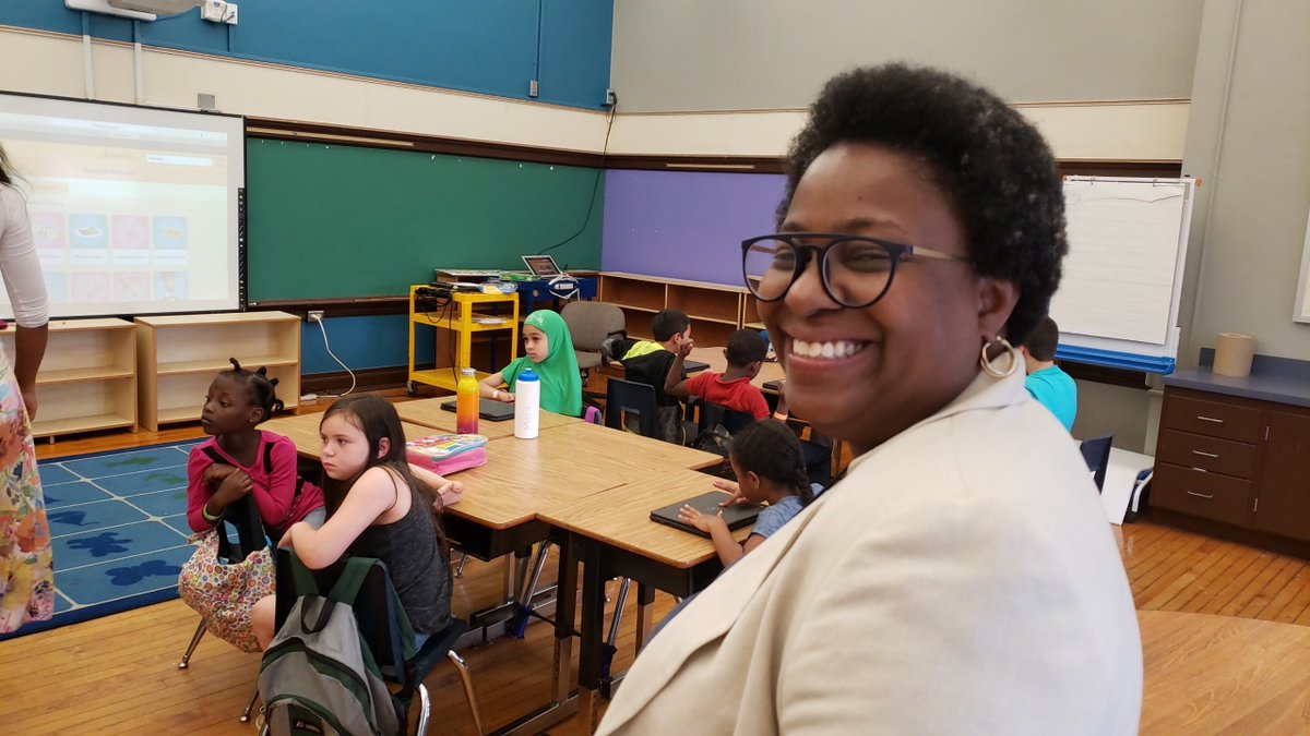 kcpsdlt's tweet photo. The Digital Learning Team has been hard at work visiting every 3rd grade summer school classroom to teach students and teachers how to get the most out of their Chromebooks! @kcpublicschools #summerschool https://t.co/6qagf6hHQs