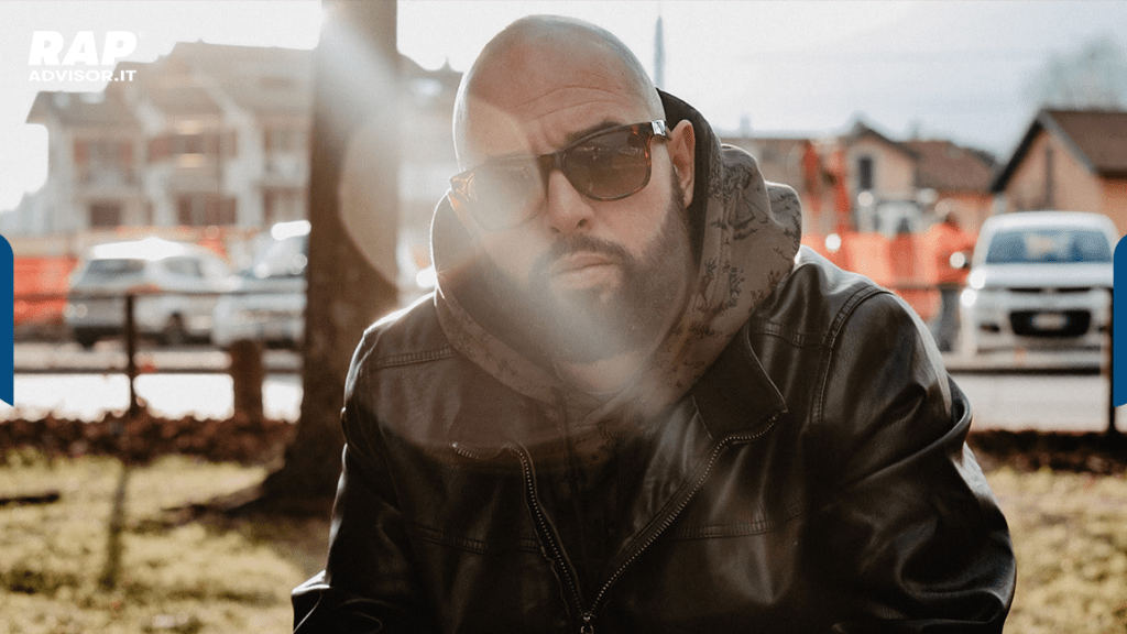 Rapadvisor1's tweet photo. SPANISH ED PRESENTA L’ALBUM “21100” con le collaborazioni di Marco Polo, Johnny Marsiglia, Tormento, Jack The Smoker e Big Joe. https://t.co/b5SrchBapA https://t.co/4Ajl0nU3II